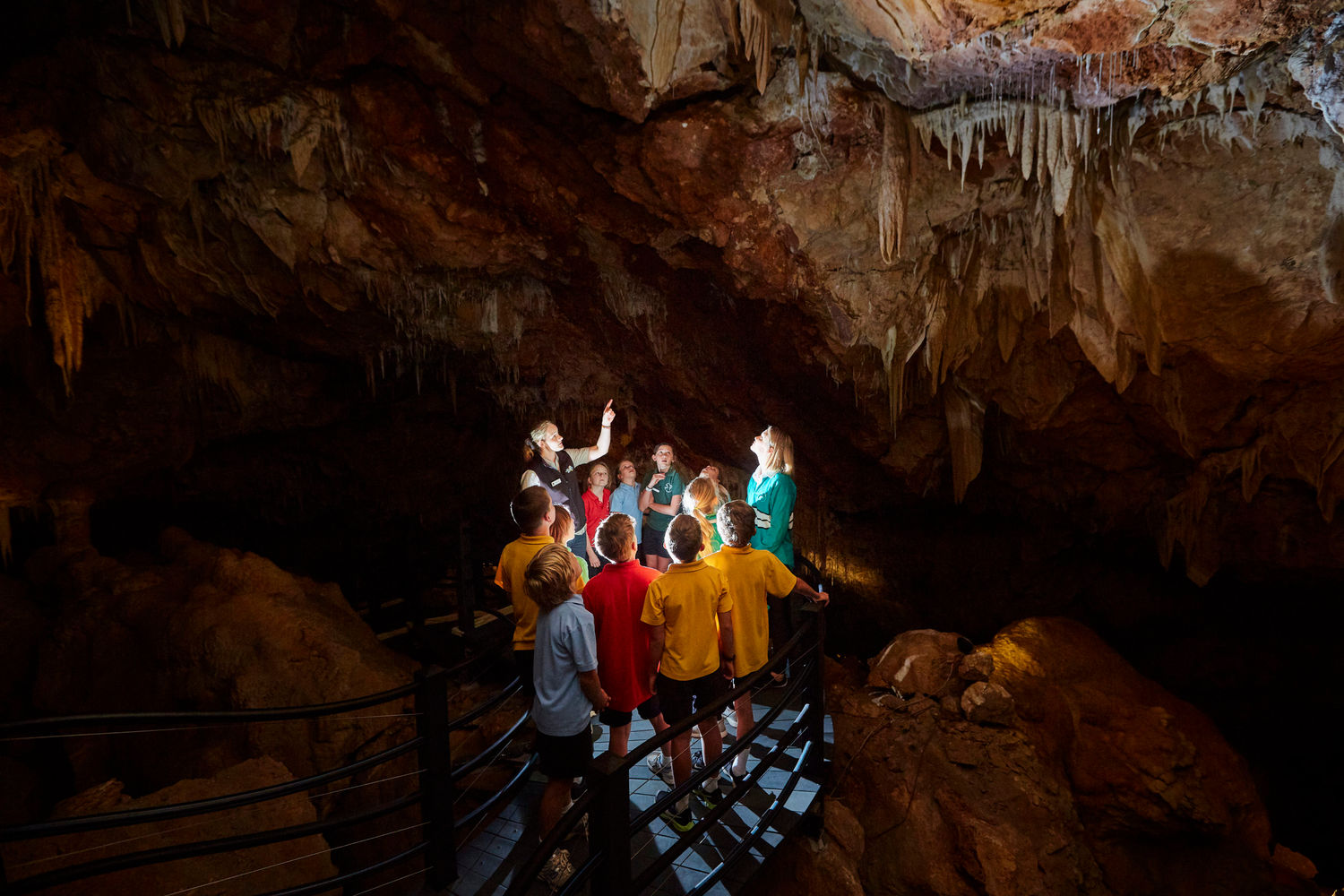 Photo of shool group inside Ngilgi Cave
