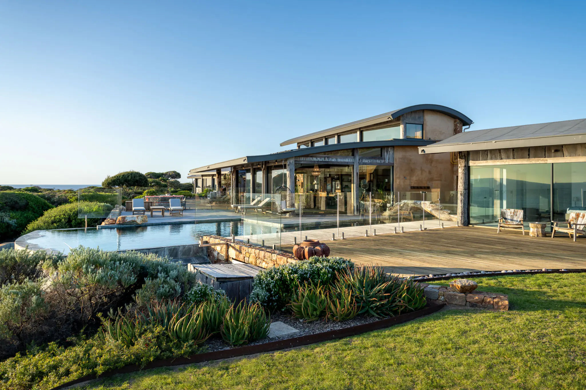 Injidup Bay House. Private Properties Holiday Homes